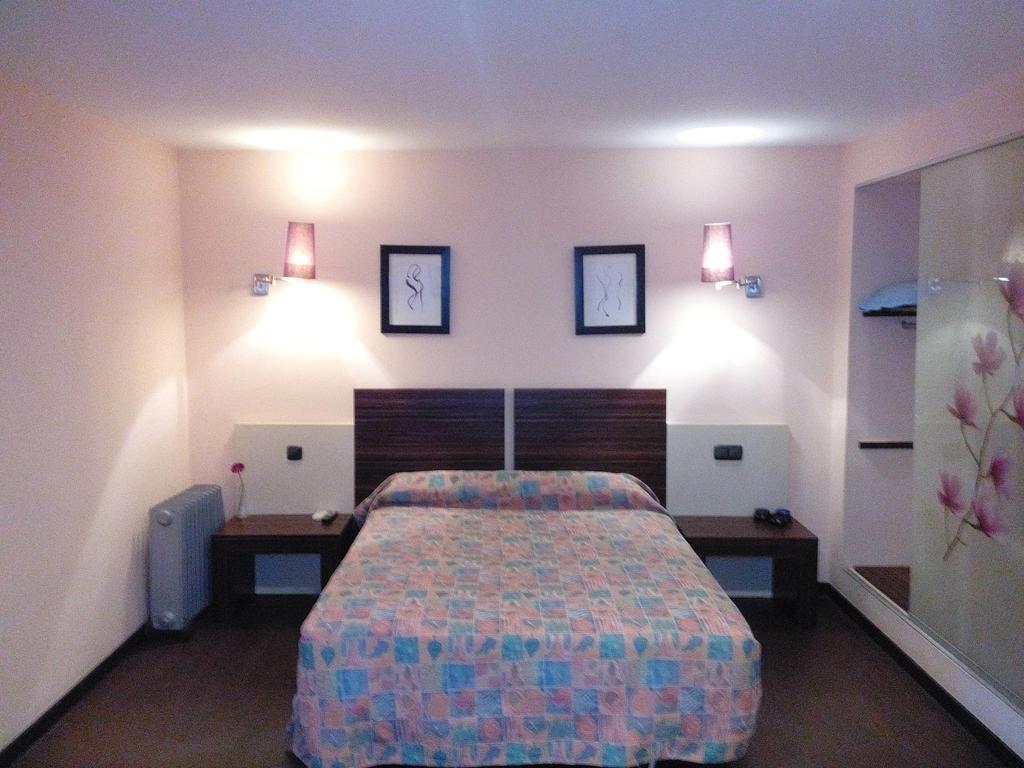 Hostal - Restaurante Asador Esperanza Huesca Værelse billede